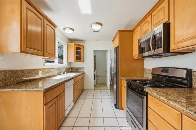 17213 Gault Street, Lake Balboa, CA 91406