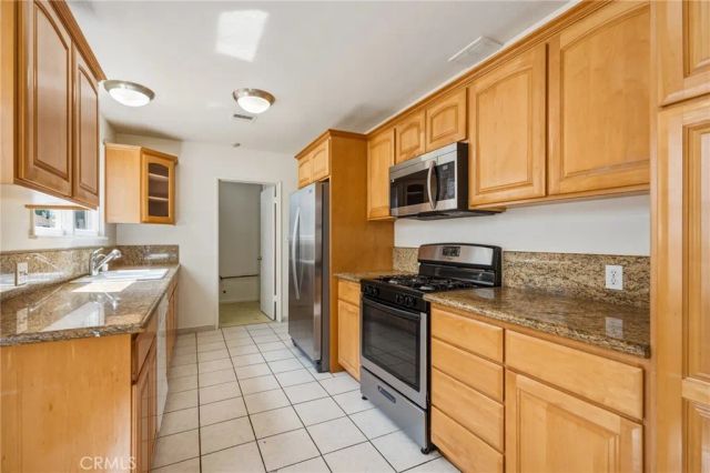 17213 Gault Street, Lake Balboa, CA 91406