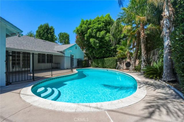 17213 Gault Street, Lake Balboa, CA 91406