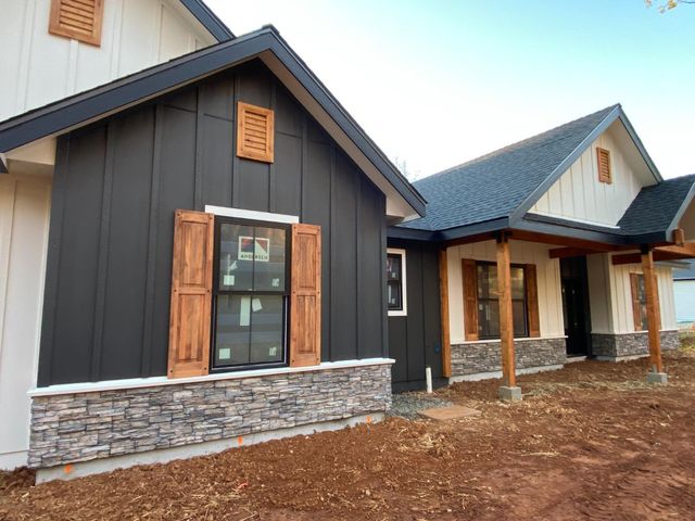 5379 Crestline Dr, Foresthill, CA 95631