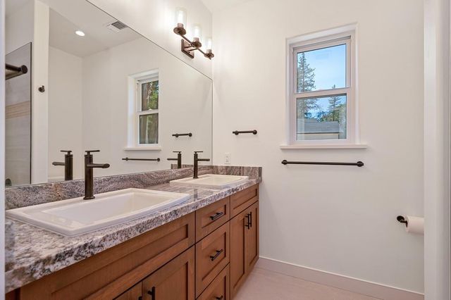 5379 Crestline Dr, Foresthill, CA 95631