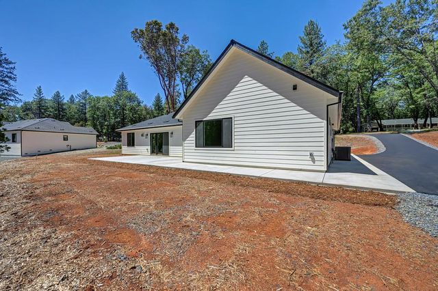 5379 Crestline Dr, Foresthill, CA 95631