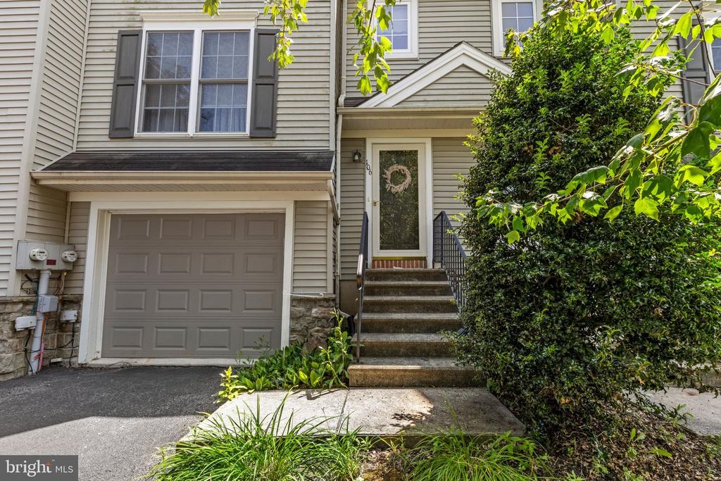 106 BANYAN CIRCLE DR, Lancaster, PA 17603