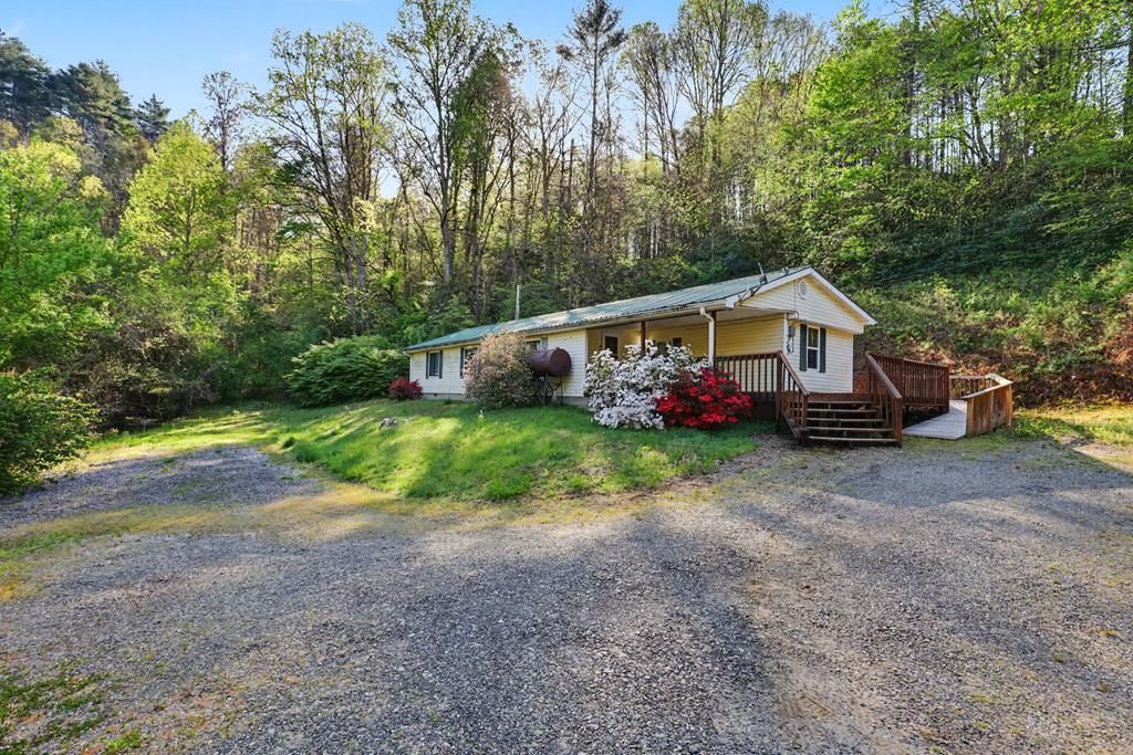 20 Bates Creek Road, Murphy, NC 28906