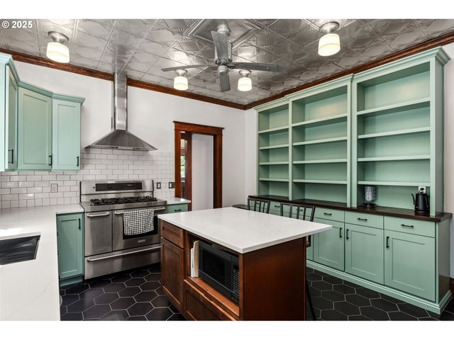 928 Se 18TH Ave, Portland, OR 97214