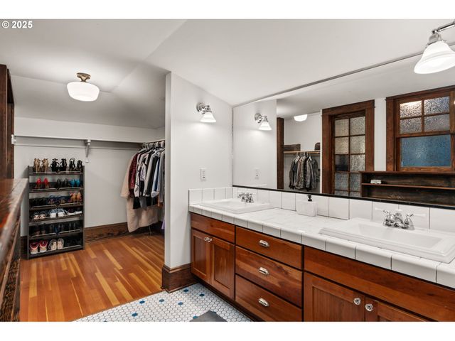 928 Se 18TH Ave, Portland, OR 97214