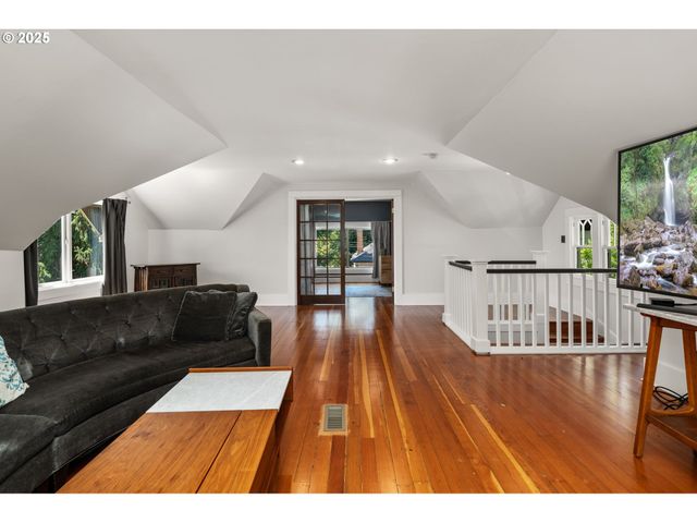 928 Se 18TH Ave, Portland, OR 97214