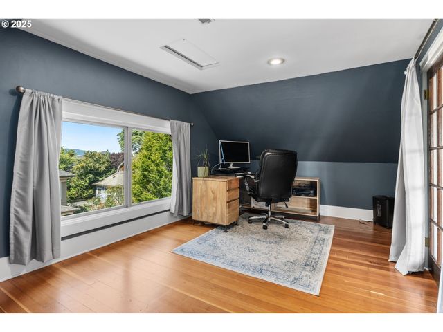 928 Se 18TH Ave, Portland, OR 97214