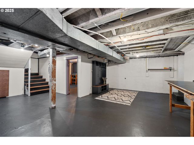 928 Se 18TH Ave, Portland, OR 97214