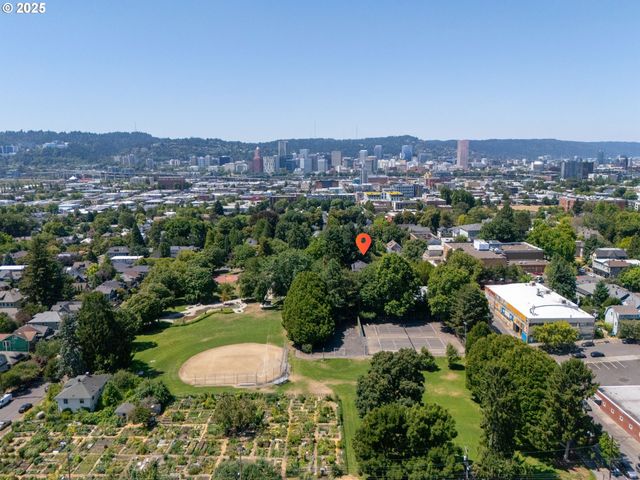 928 Se 18TH Ave, Portland, OR 97214