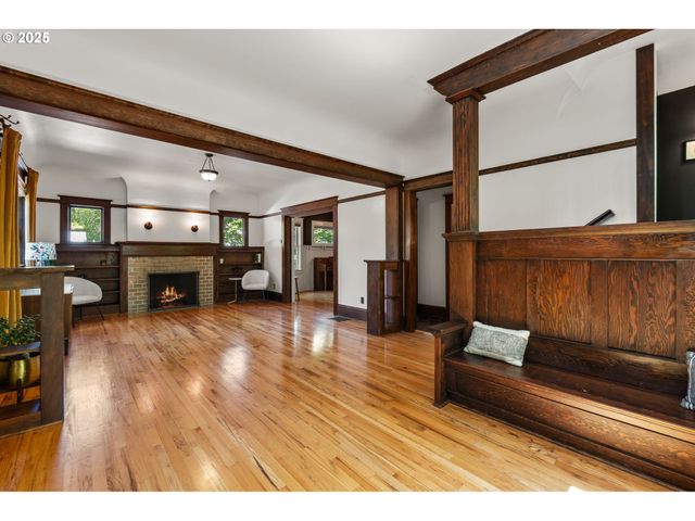 928 Se 18TH Ave, Portland, OR 97214