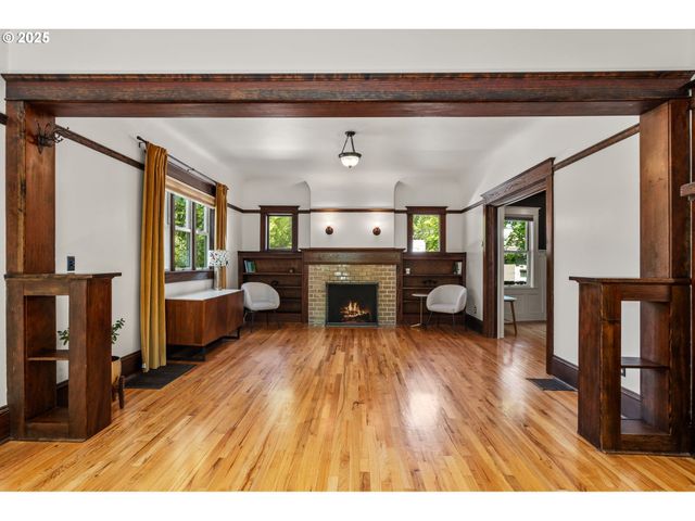 928 Se 18TH Ave, Portland, OR 97214