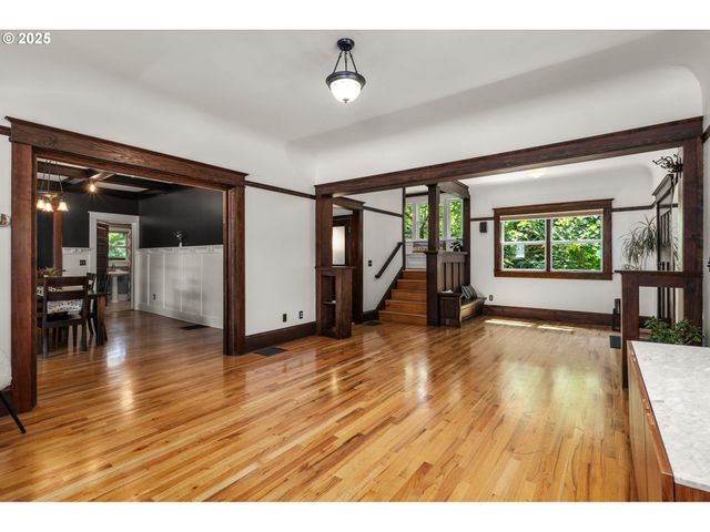 928 Se 18TH Ave, Portland, OR 97214