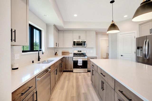 3741 Howell Oaks DRIVE, Waukesha, WI 53188