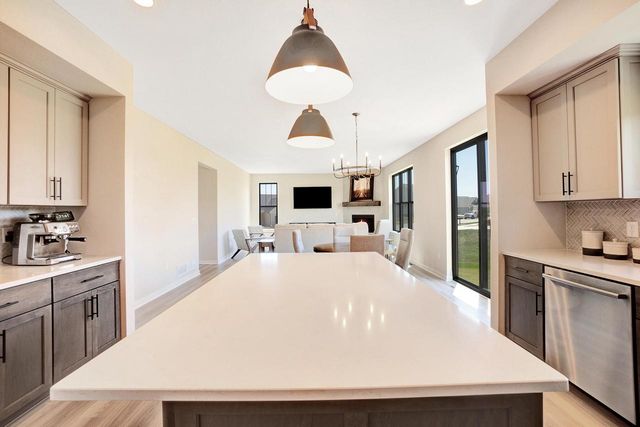 3741 Howell Oaks DRIVE, Waukesha, WI 53188