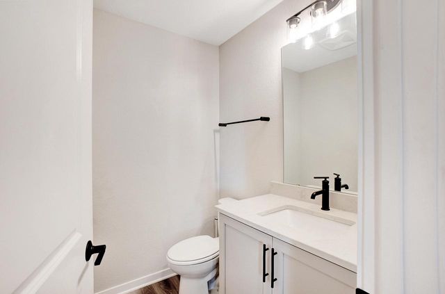3741 Howell Oaks DRIVE, Waukesha, WI 53188