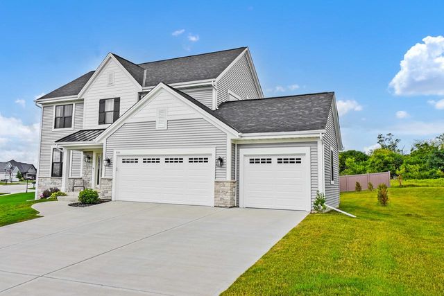 3741 Howell Oaks DRIVE, Waukesha, WI 53188