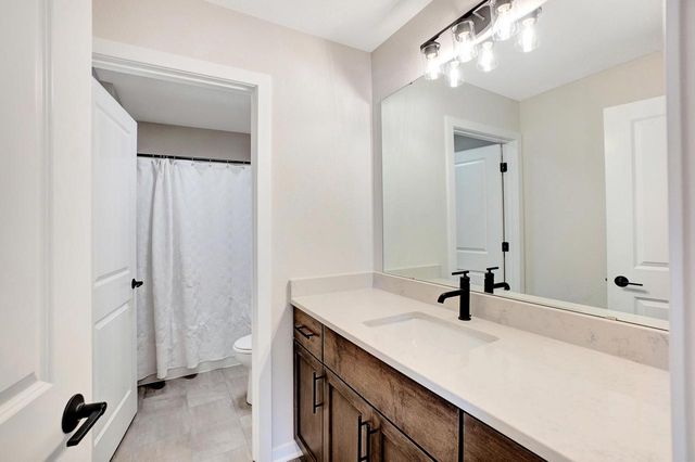 3741 Howell Oaks DRIVE, Waukesha, WI 53188