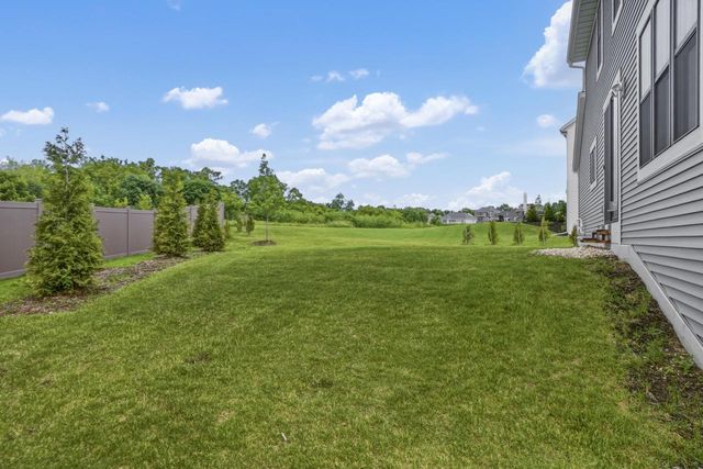 3741 Howell Oaks DRIVE, Waukesha, WI 53188
