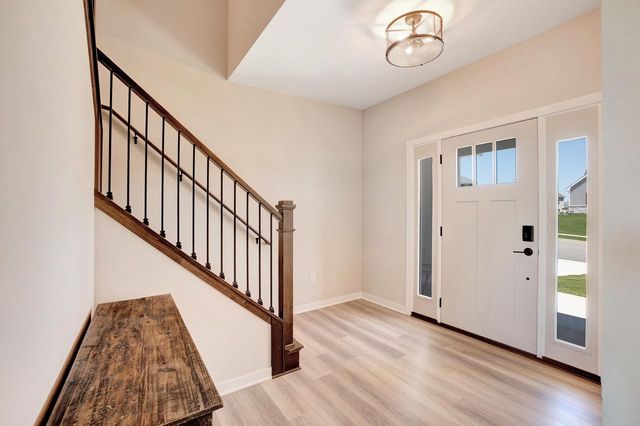 3741 Howell Oaks DRIVE, Waukesha, WI 53188