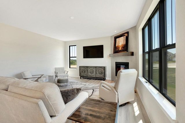 3741 Howell Oaks DRIVE, Waukesha, WI 53188
