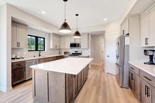 3741 Howell Oaks DRIVE, Waukesha, WI 53188