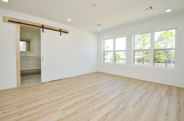 15000 S Richmond Avenue 4, Houston, TX 77082