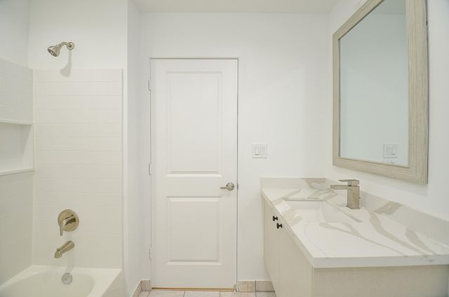 15000 S Richmond Avenue 4, Houston, TX 77082