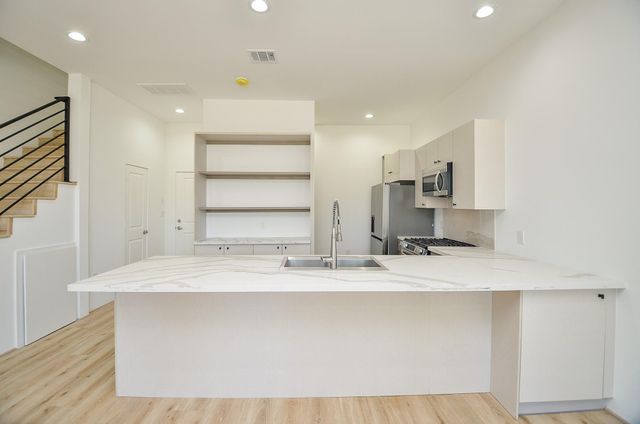 15000 S Richmond Avenue 4, Houston, TX 77082