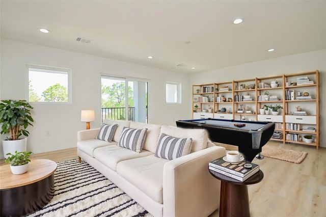 15000 S Richmond Avenue 4, Houston, TX 77082