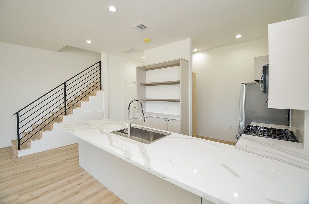 15000 S Richmond Avenue 4, Houston, TX 77082