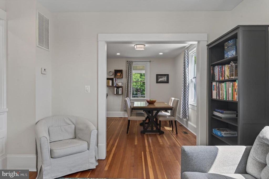 Image 12 of property listing at 116 CENTRAL AVE, Brunswick, MD 21716