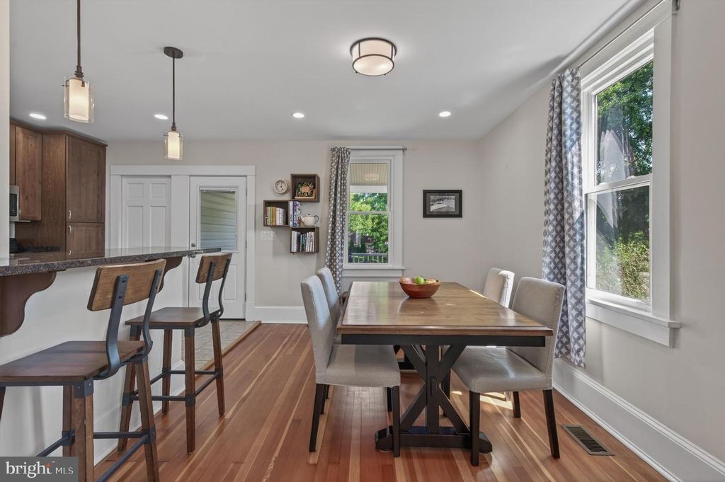 Image 13 of property listing at 116 CENTRAL AVE, Brunswick, MD 21716