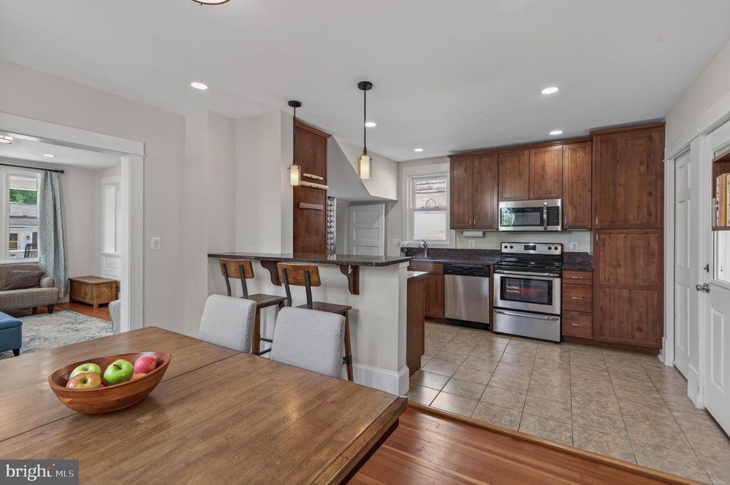 Image 16 of property listing at 116 CENTRAL AVE, Brunswick, MD 21716