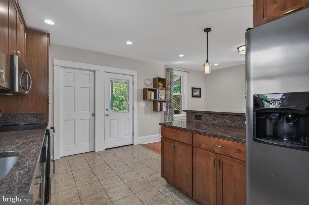 Image 18 of property listing at 116 CENTRAL AVE, Brunswick, MD 21716