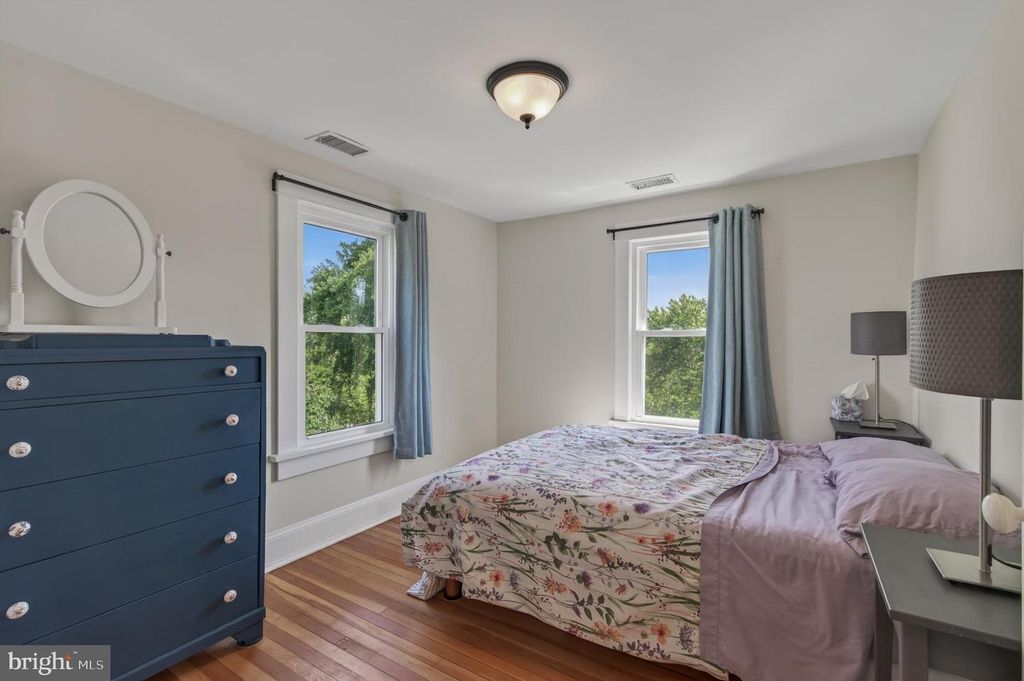 Image 28 of property listing at 116 CENTRAL AVE, Brunswick, MD 21716