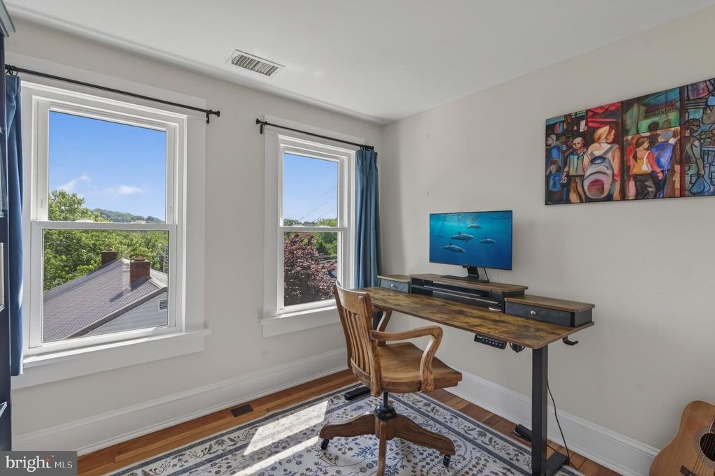 Image 30 of property listing at 116 CENTRAL AVE, Brunswick, MD 21716