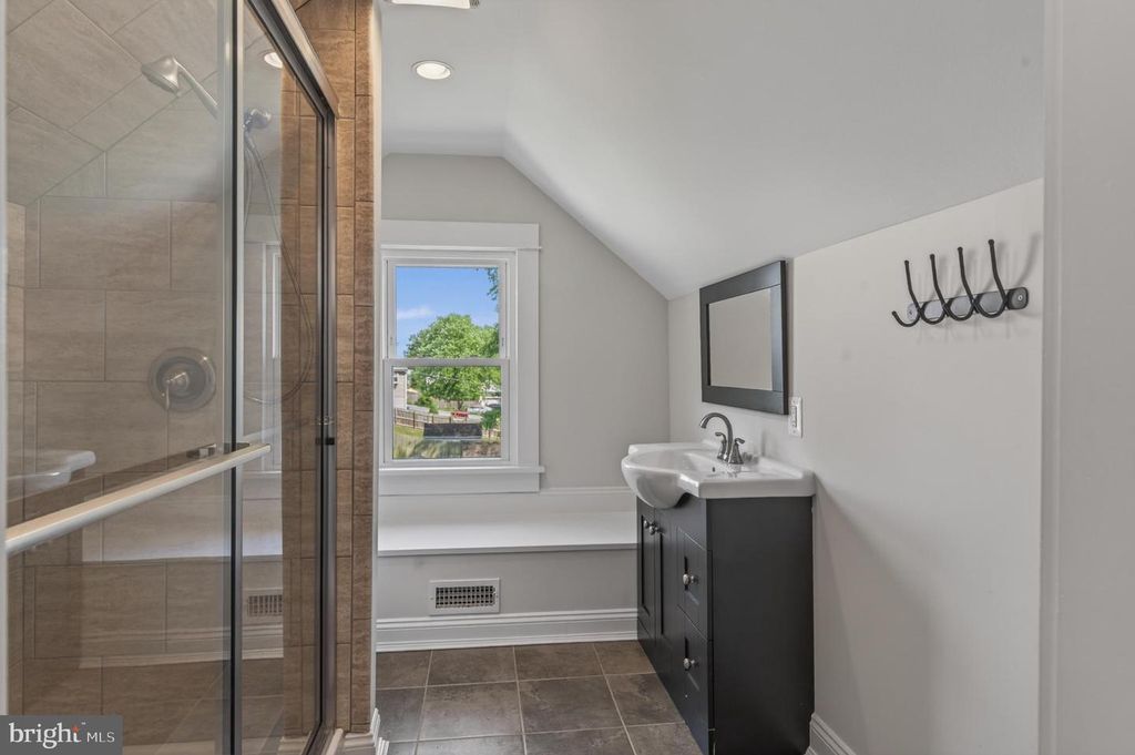 Image 37 of property listing at 116 CENTRAL AVE, Brunswick, MD 21716