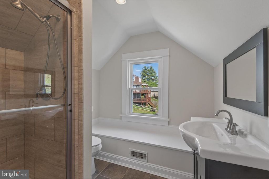 Image 38 of property listing at 116 CENTRAL AVE, Brunswick, MD 21716