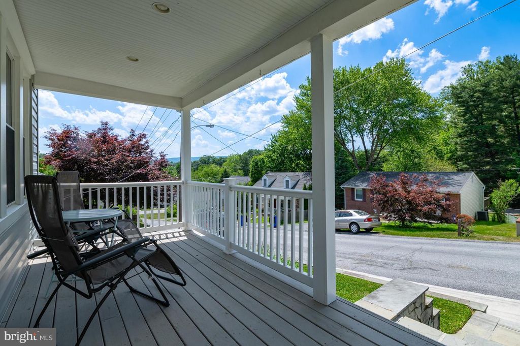 Image 4 of property listing at 116 CENTRAL AVE, Brunswick, MD 21716