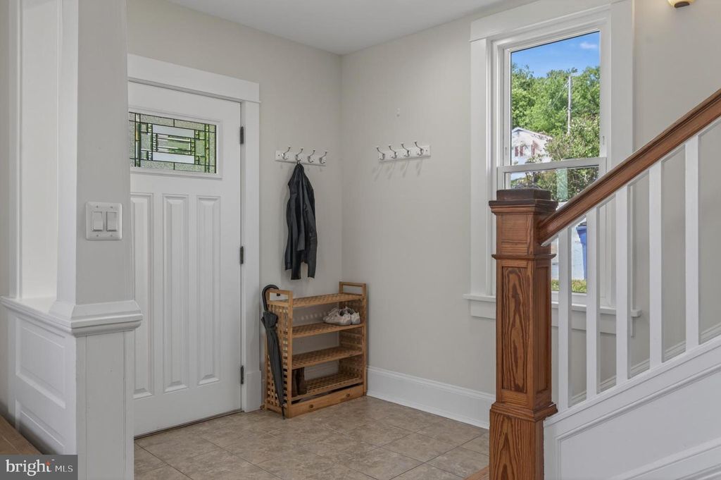 Image 5 of property listing at 116 CENTRAL AVE, Brunswick, MD 21716