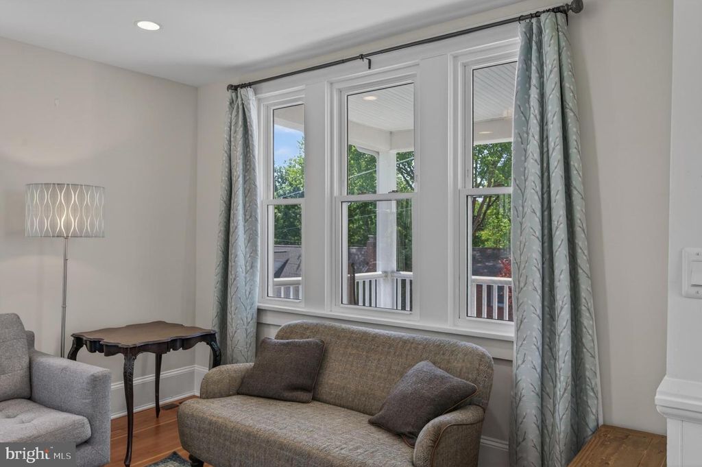 Image 9 of property listing at 116 CENTRAL AVE, Brunswick, MD 21716