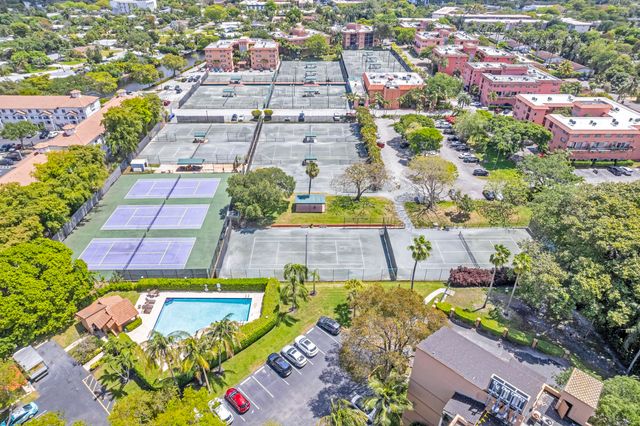 680 Tennis Club Drive Unit 102, Fort Lauderdale, FL 33311