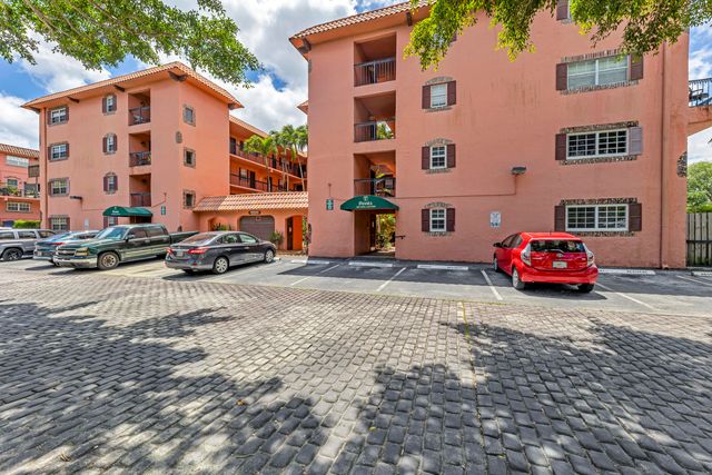 680 Tennis Club Drive Unit 102, Fort Lauderdale, FL 33311