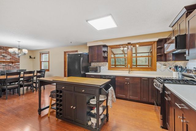 436 Foster Rd, Tewksbury, MA 01876