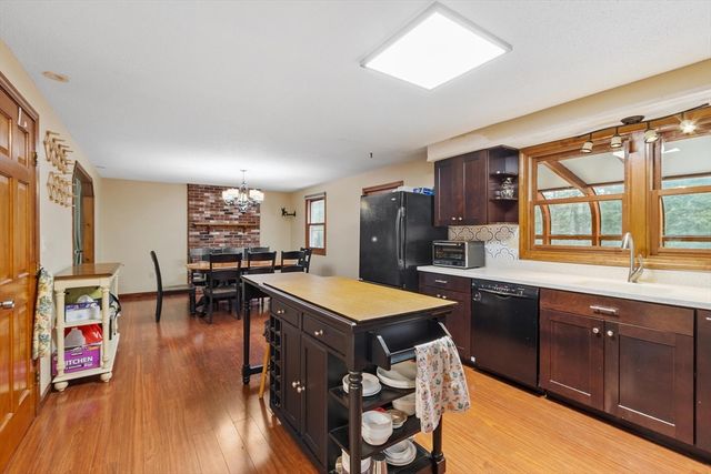 436 Foster Rd, Tewksbury, MA 01876