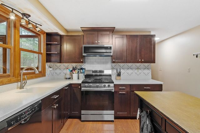 436 Foster Rd, Tewksbury, MA 01876