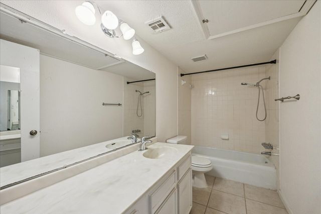 10147 Beekman Place Drive, Houston, TX 77043