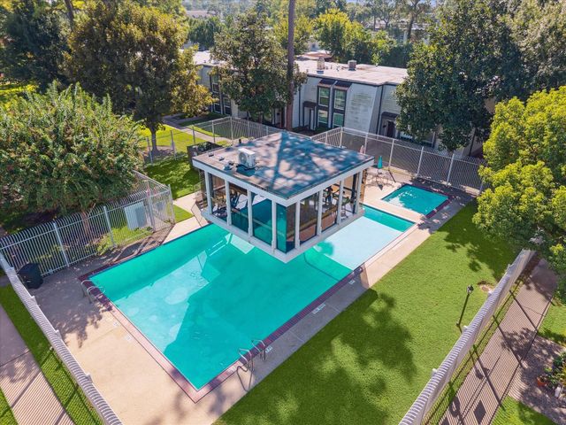 10147 Beekman Place Drive, Houston, TX 77043