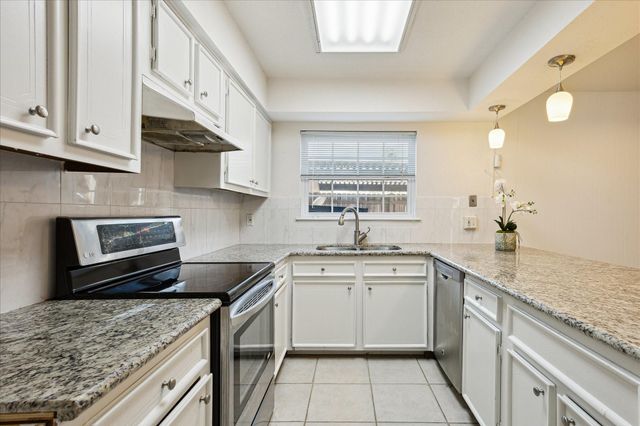 10147 Beekman Place Drive, Houston, TX 77043